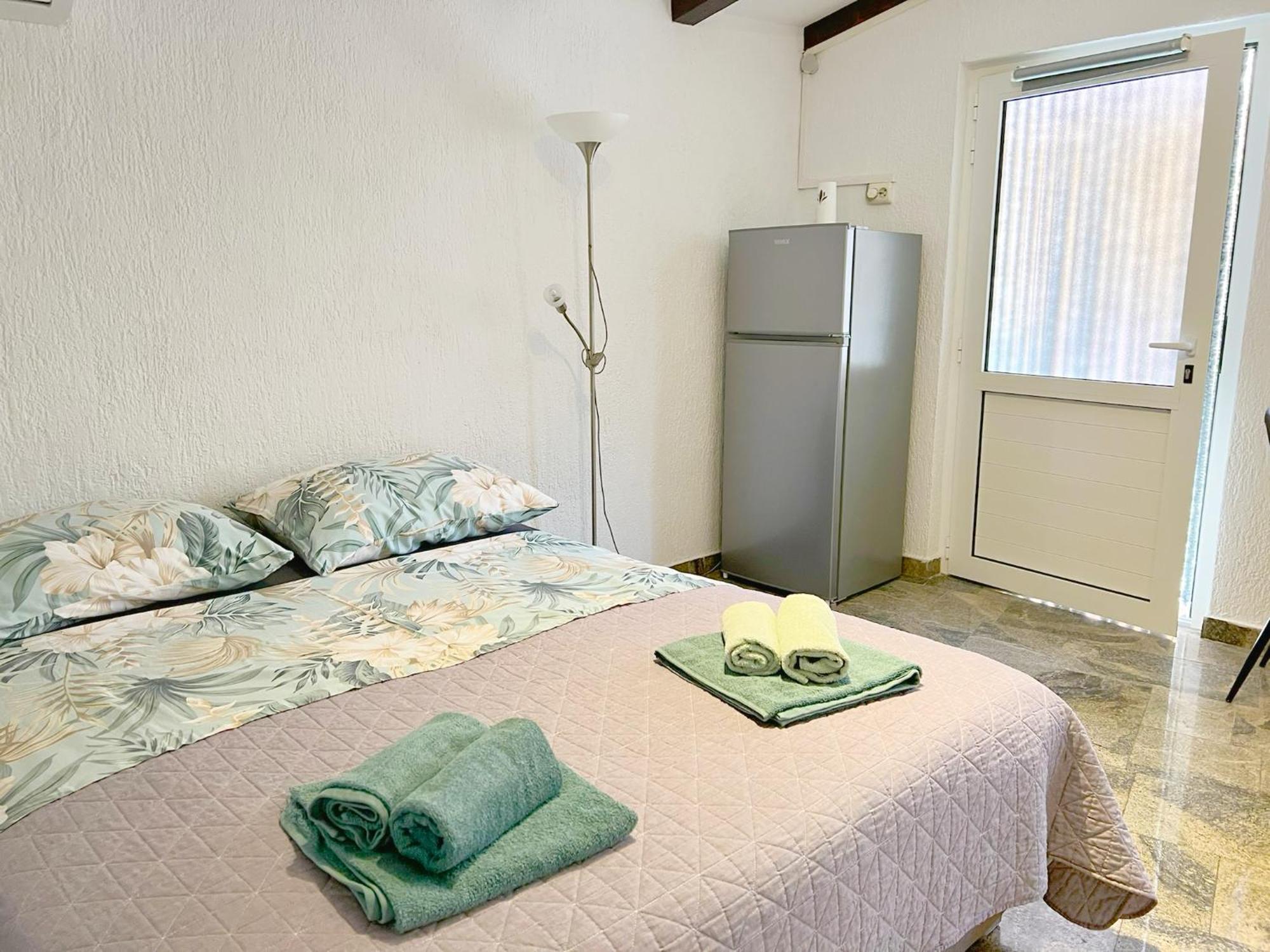 Apartments Ares 罗维尼 外观 照片