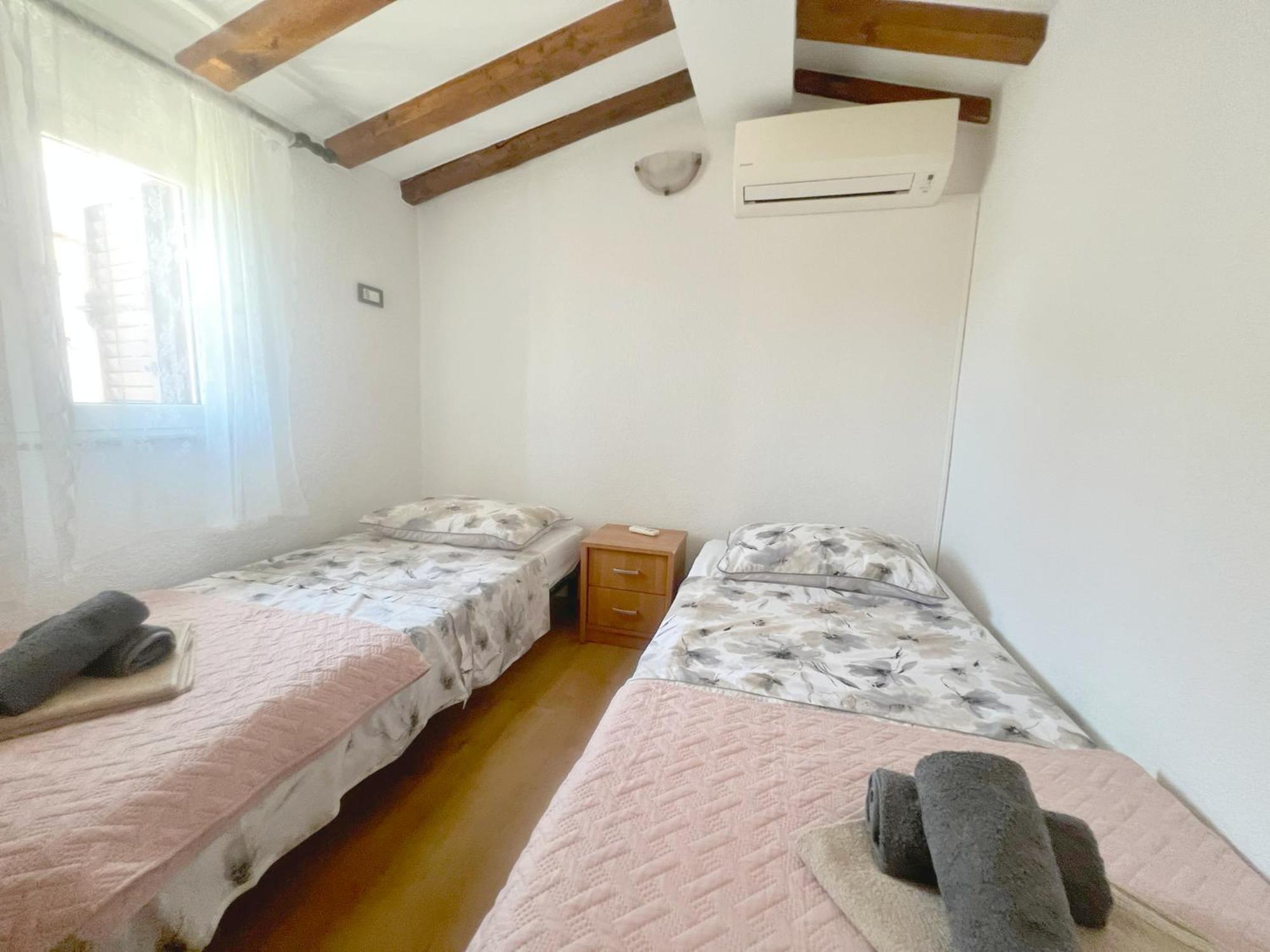 Apartments Ares 罗维尼 外观 照片