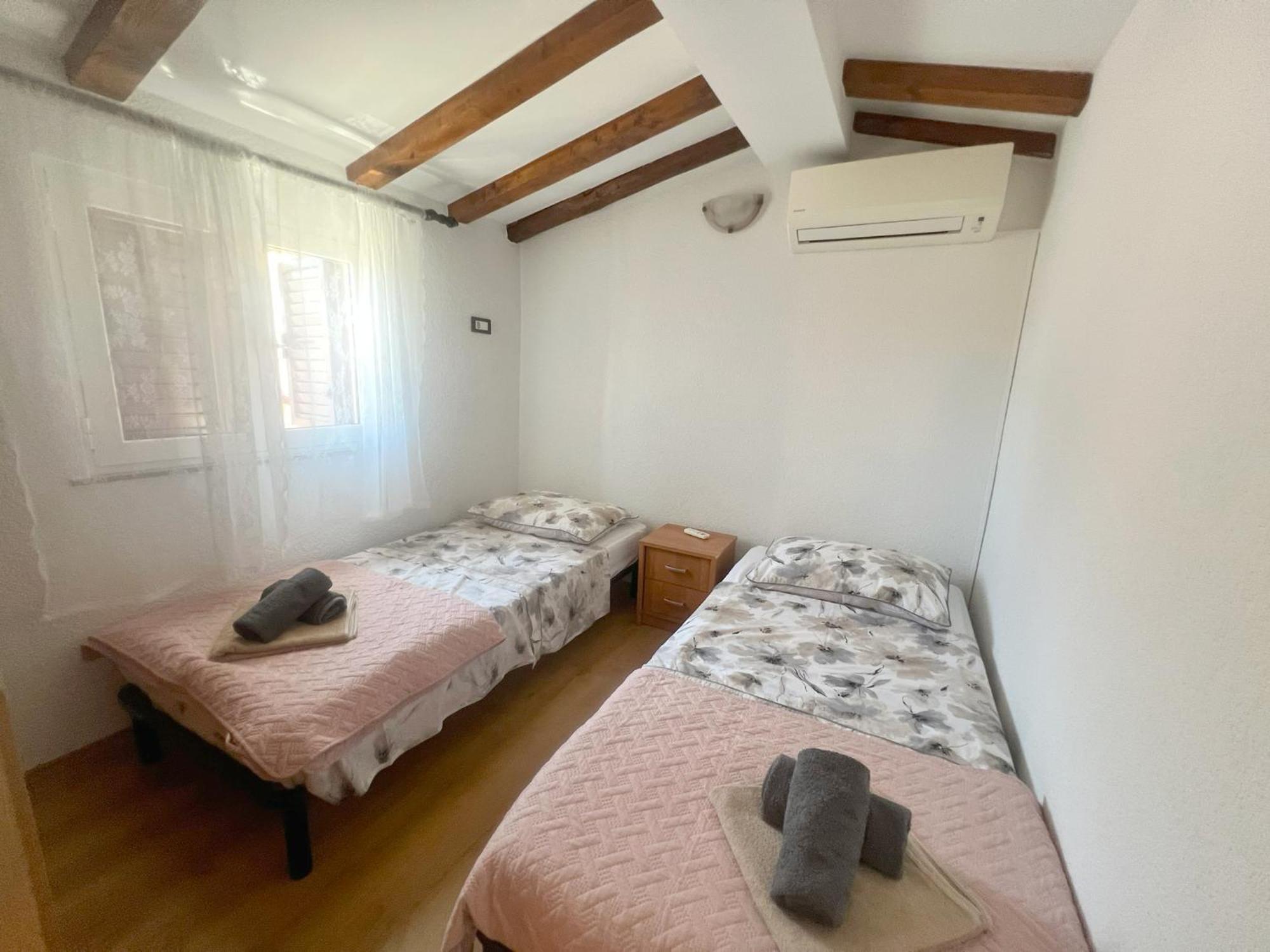Apartments Ares 罗维尼 外观 照片