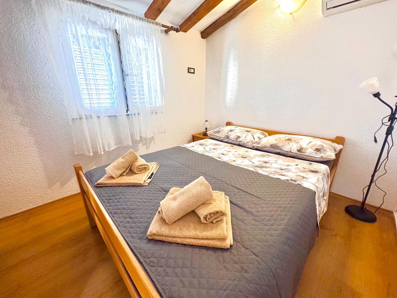 Apartments Ares 罗维尼 外观 照片